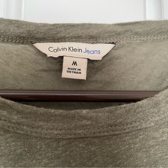 Calvin Klein Jeans Women’s T-shirt With Ruffle - Picture 4 of 4